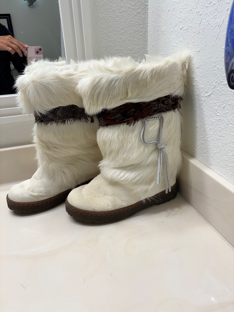 Bearpaw White Women’s 7 Snow Boots